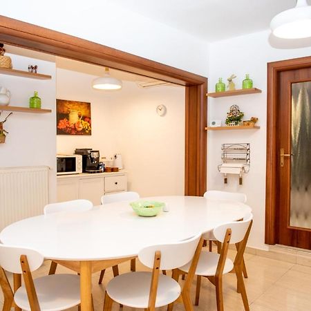 Classic Apartment Near The City Center Cluj-Napoca Luaran gambar