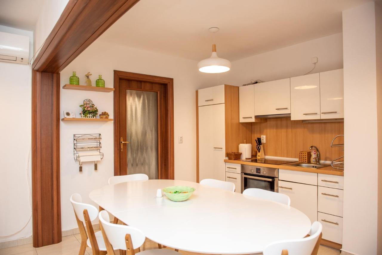 Classic Apartment Near The City Center Cluj-Napoca Luaran gambar